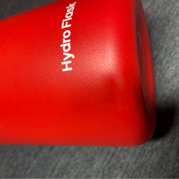Hydro Flask 32 oz - Picture 6 of 6